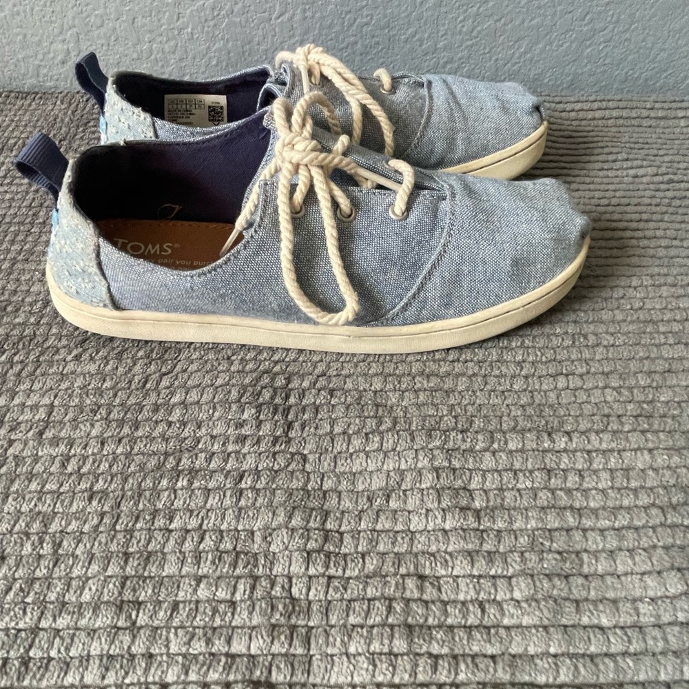 Girl’sToms - Picture 2 of 4